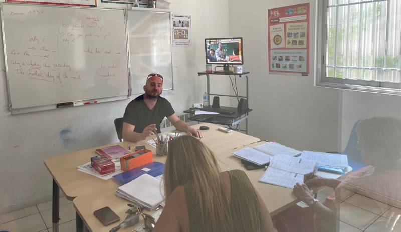 Découvrez nos cours d'anglais collectifs, en petits groupes, pour adultes à Marseille 13012