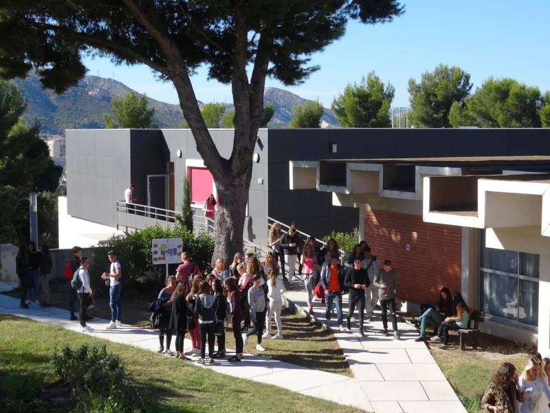 Établissement scolaire privé polyvalent Marseille 13012 Lycée La Cadenelle